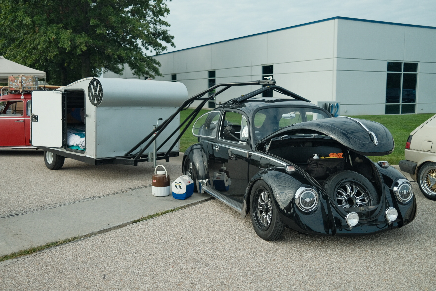 Custom Beetle with VW-emblem trailer at the 2025 show